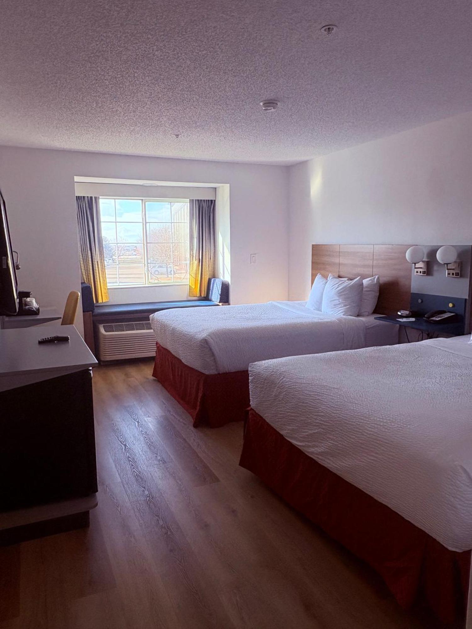 Microtel Inn & Suites By Wyndham Denver Airport מראה חיצוני תמונה
