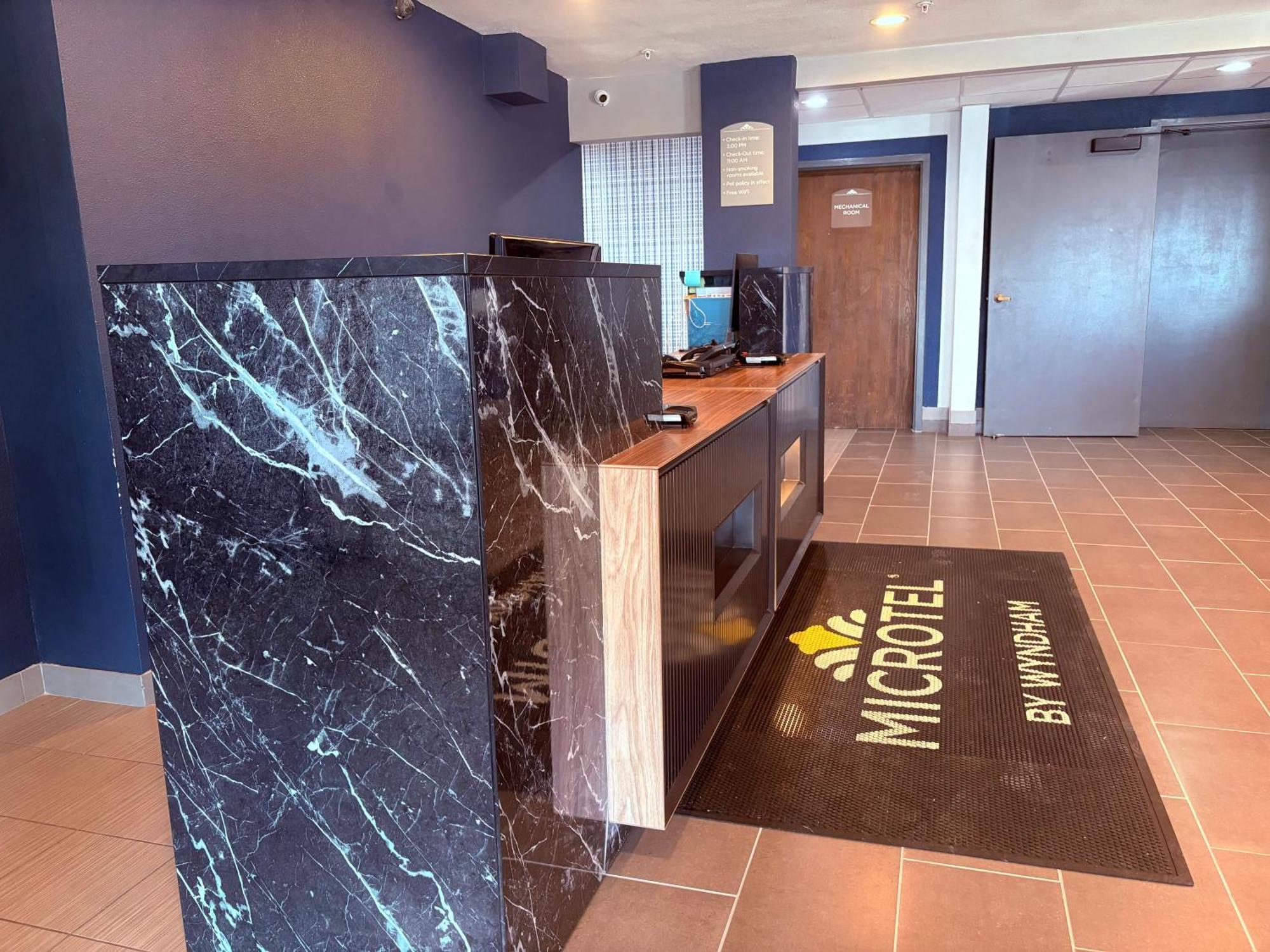 Microtel Inn & Suites By Wyndham Denver Airport מראה חיצוני תמונה